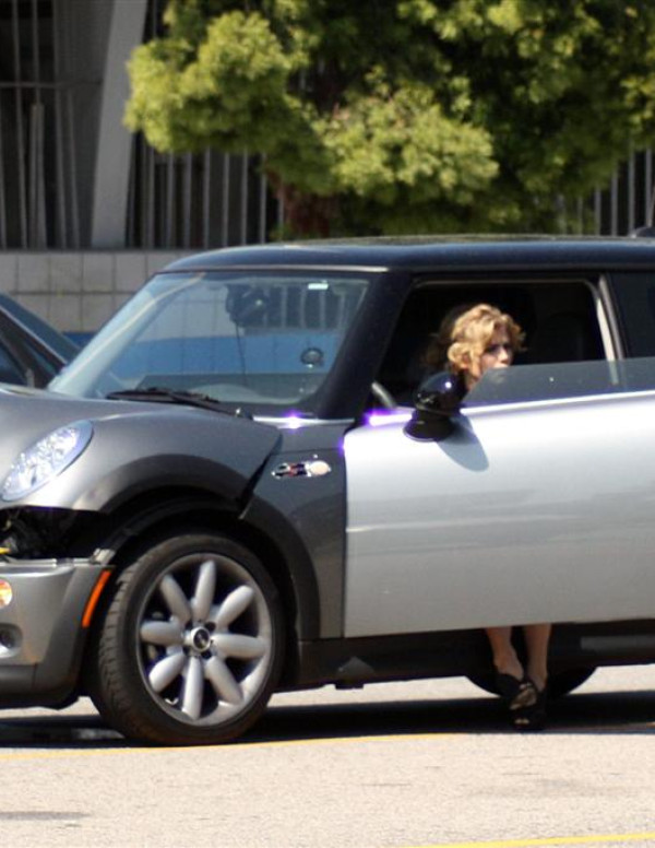 Annalynne McCord a bien défoncé sa voiture